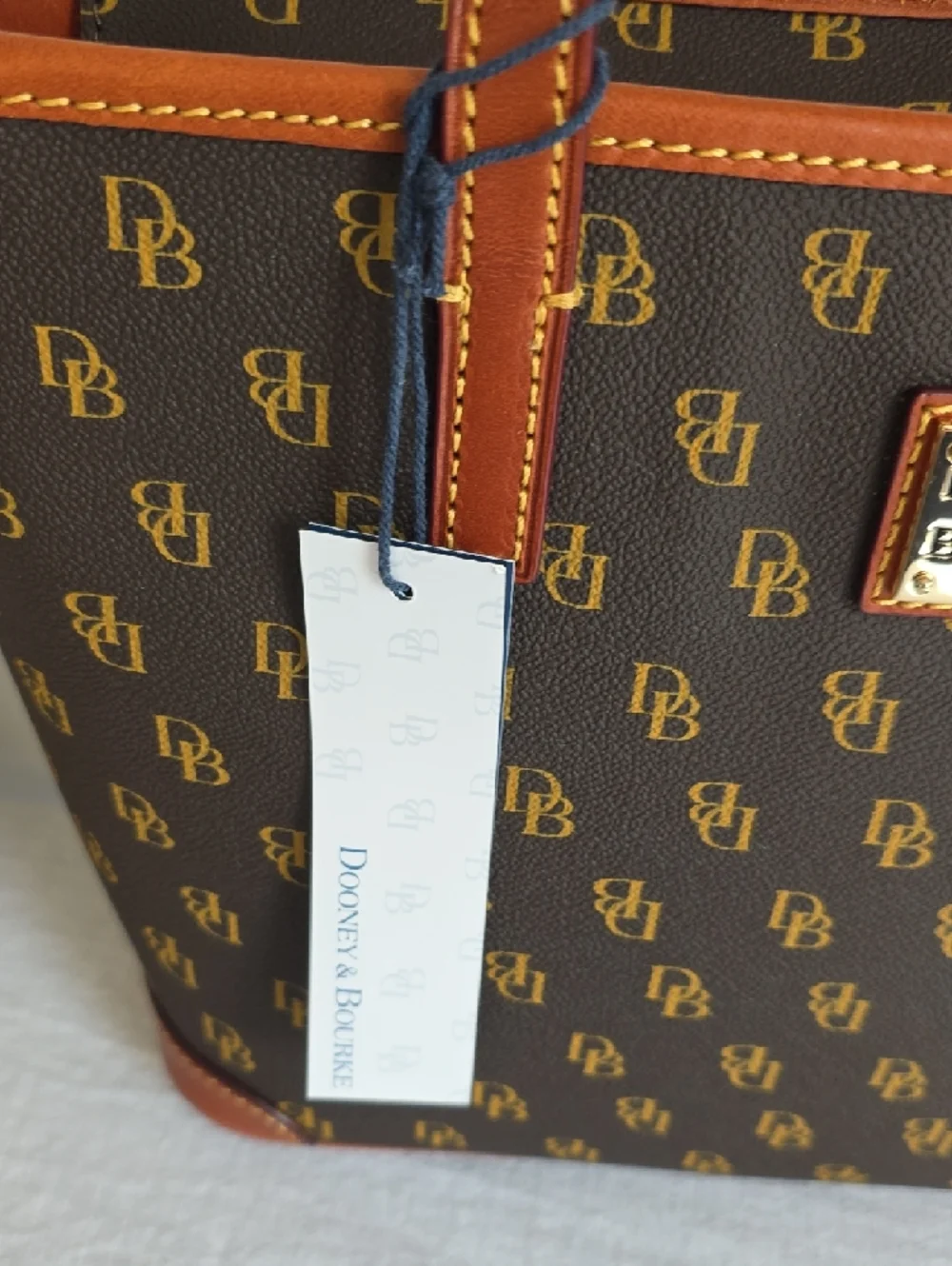 Dooney & Bourke classic dooney